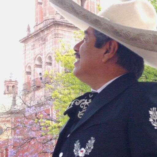 Egresado del POLI. Lic. en Administración Industrial y Maestro en Administración Pública por la UAQ.