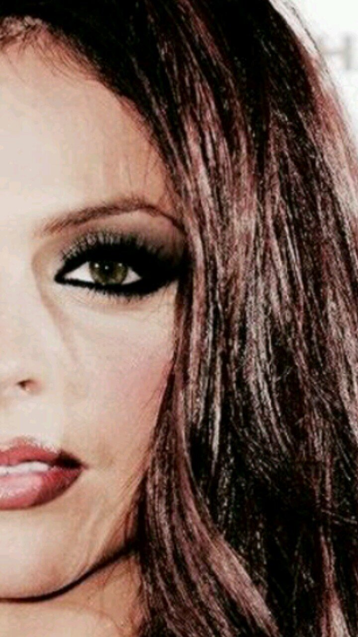 Four voices,Four dreams.Cuenta dedicada a Jesy Nelson♥Jonnie ,Debbie and Norma follows me♡ 1D♡