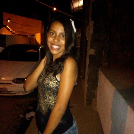 Adoro dança e canta e faço uma banda
