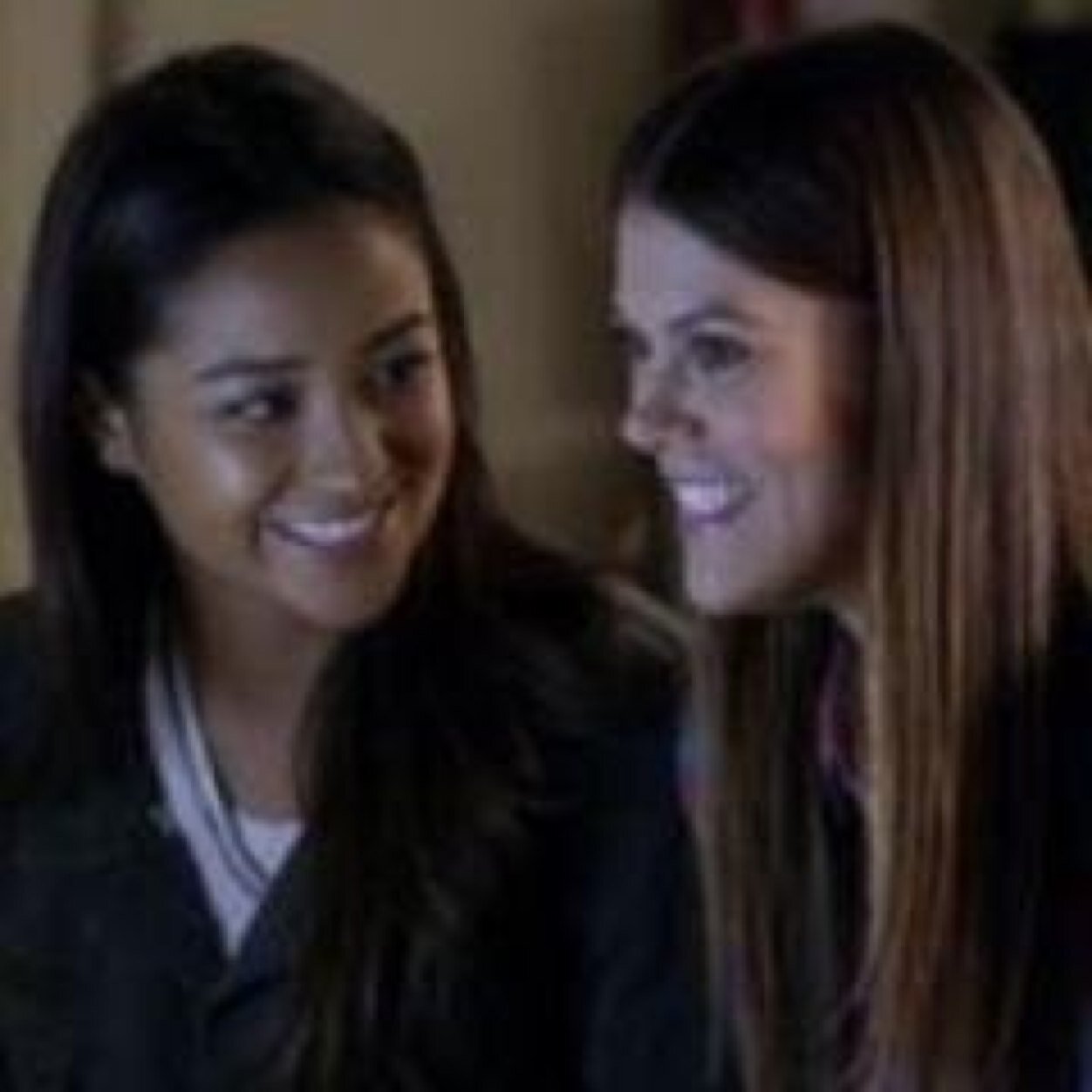 Shipper of Paige McCullers and Emily Fields on Pretty Little Liars
