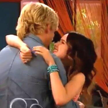 RauraAusllyDork's profile picture. I'm a dork who loves Auslly and raura @rossr5 + @lauramarano = Raura :) did I mention Laura marano is My idol