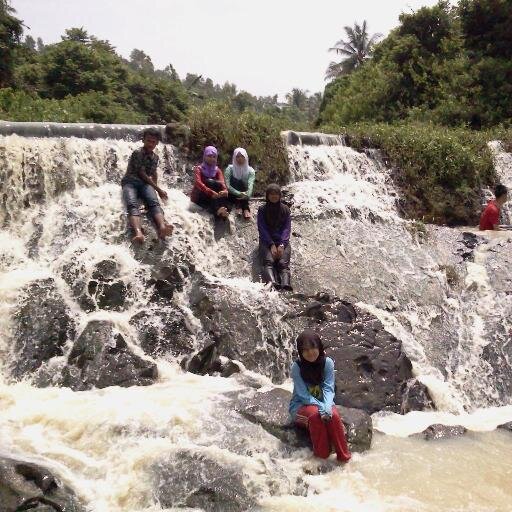 087809718901's profile picture. lebih baik membuka hari yang baru .. hari hari yang lama/berlalu biar kan berlalu .. !!