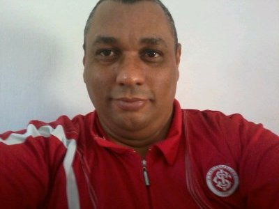 Sou um cara gente boa, gosto das coisas boas da vida e procura estar sempre alegre....