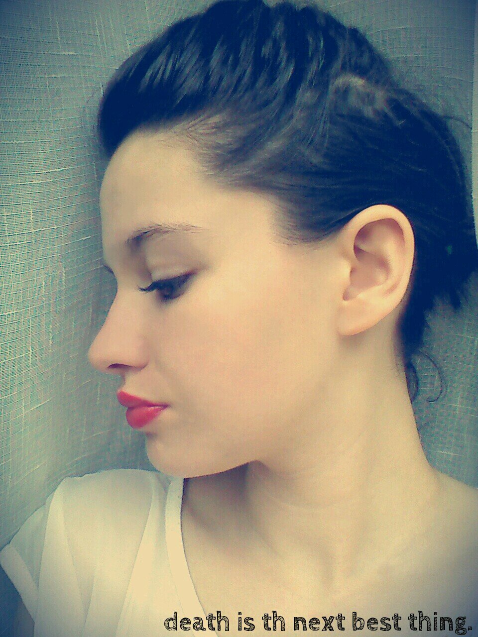 Fille simple, profite de la vie. aime sourire, et faire sourire les gens. Directioner, neutre, aime tout sauf ceux qui insulte, la par contre Manon s'enerve :-)