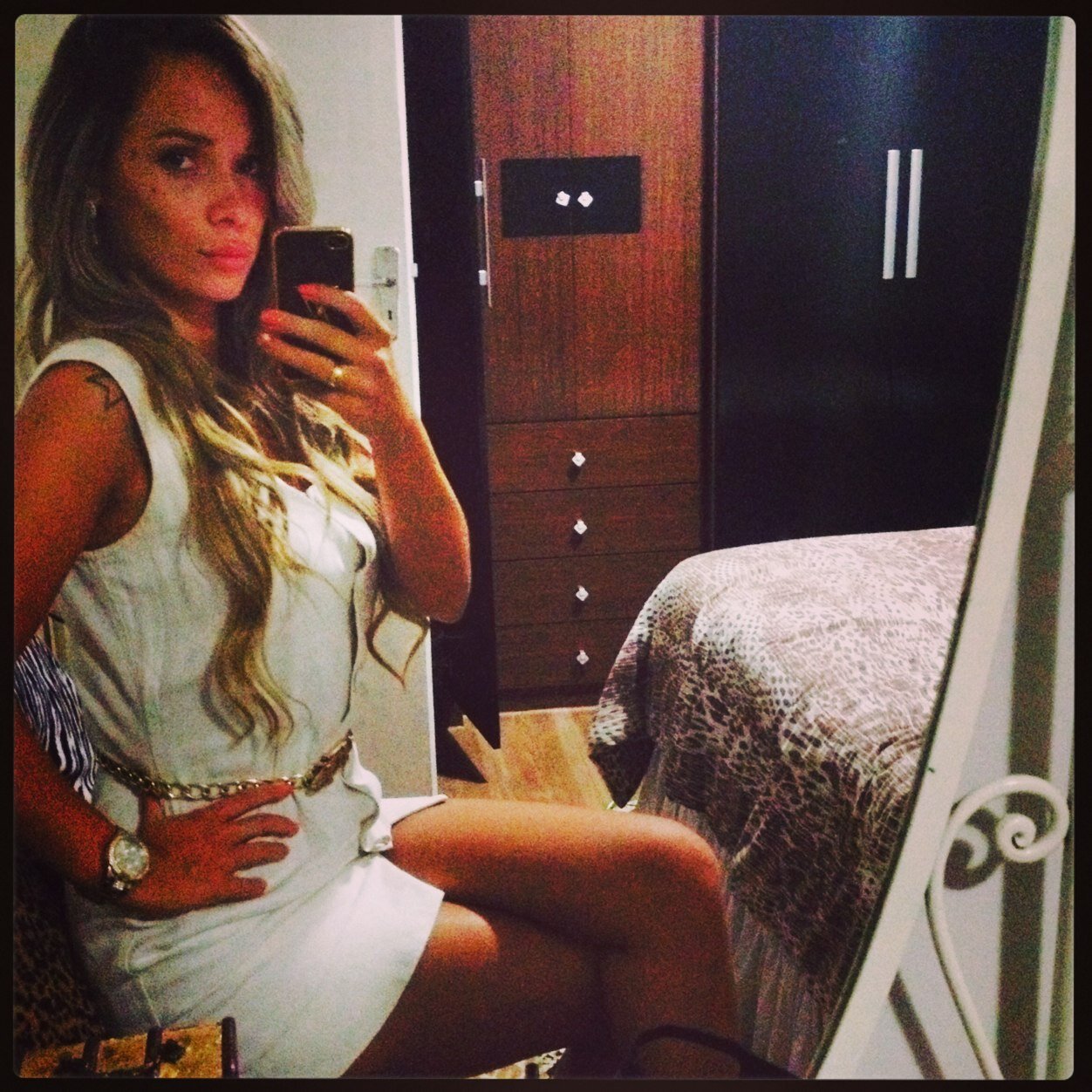 LohnCarla's profile picture. Embora ninguém possa voltar atrás e fazer um novo começo, qualquer um pode começar agora e fazer um novo fim. Chico