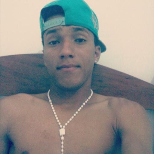 leocoelho95's profile picture. de llonge shamÁ atenção de perto ttú se apaishonÁ