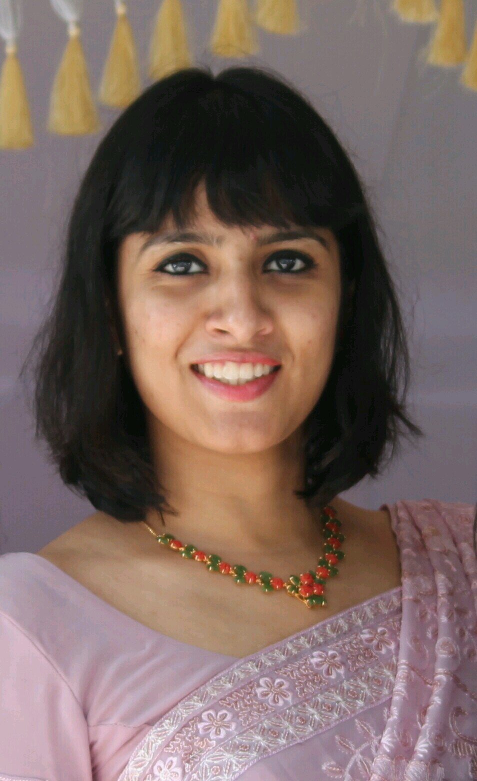 Language enthusiast | Dancer | Avid reader | Embellisher
