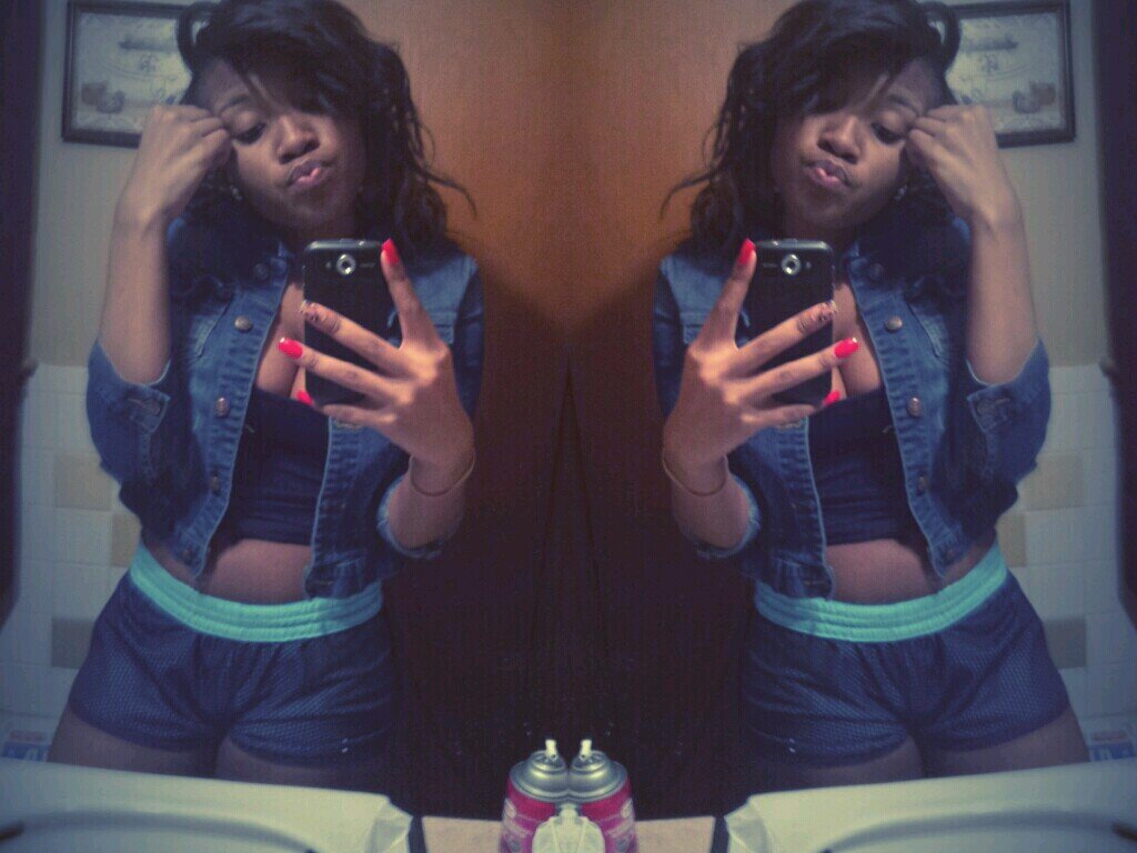 Follllow Me ツ I'll Follow back , & Follow me on Instagram @ _1Chinnnna ( : Thanks !