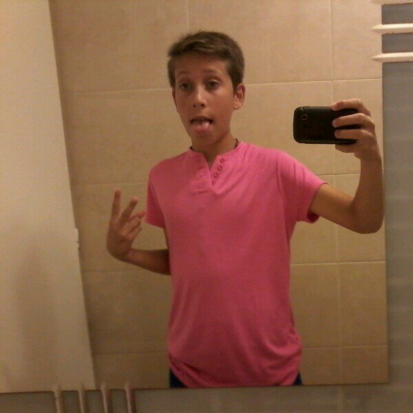 santiagogoldman's profile picture. solo de mi novia