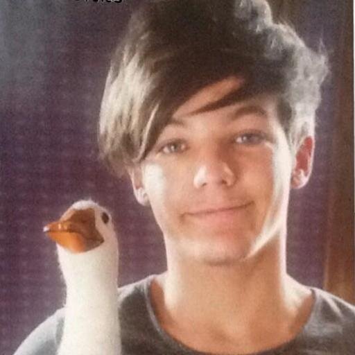 iamoutoftouch's profile picture. @wallflowerssoul