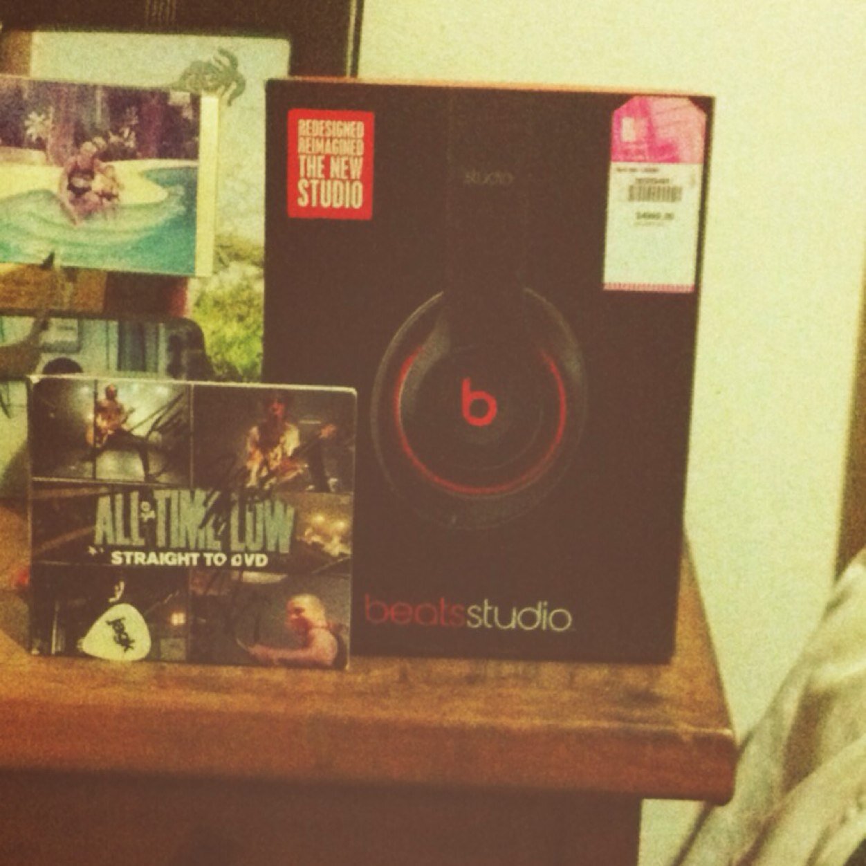 ATL SIGNED STD, ATL DW, ATL SWIR SIGNED CD, JACK'S SIGNED GUITAR PICK &A M&G COUPON,ALSO NEW IN PACKAGE BEATS STUDIO 2014. // THE RULES ARE ON MY TWEETS.b