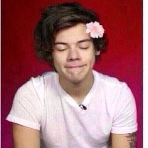 brokenbreathes's profile picture. @wallflowerssoul