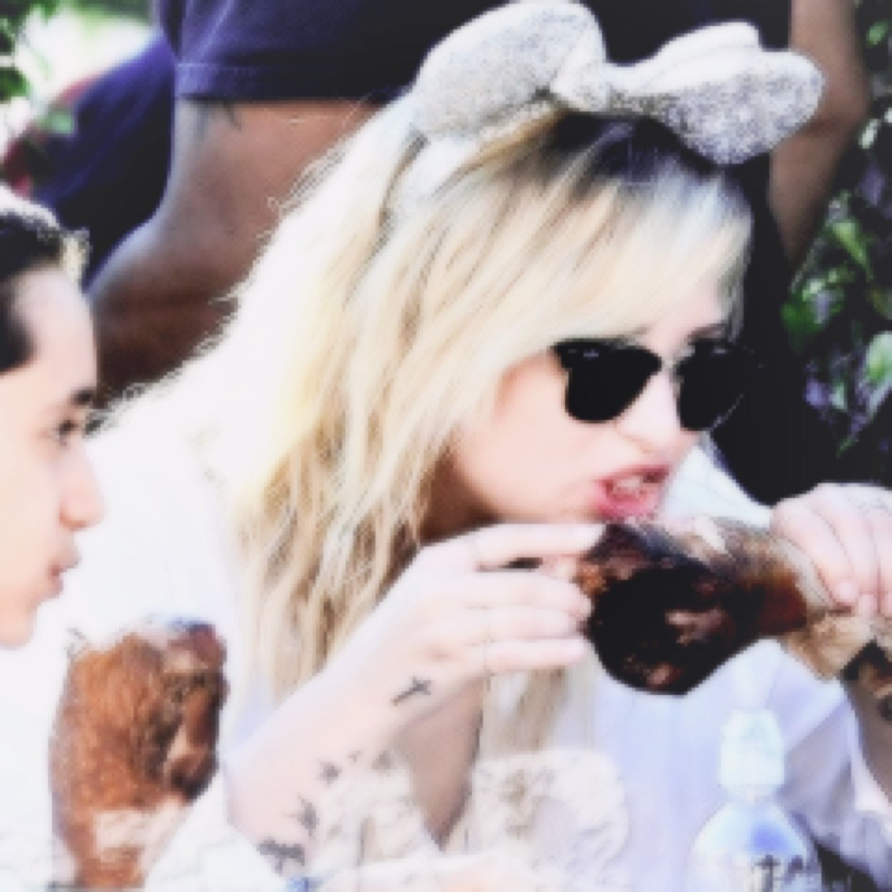 EI! PODERIA RETRIBUIR ESSE FOLLOW NO @urldevonne ?! AINDA TE SIGO LA, ENTAO VC GANHA +2 FOLLOWERS!