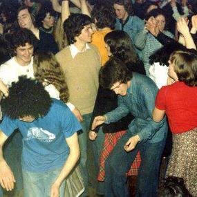 TennisCourtHop's profile picture. WE LOVE CORK, LIVE MUSIC, IRISH TALENT AND YOUR MAM. Follow us for gig announcements, good times and competitions galore.