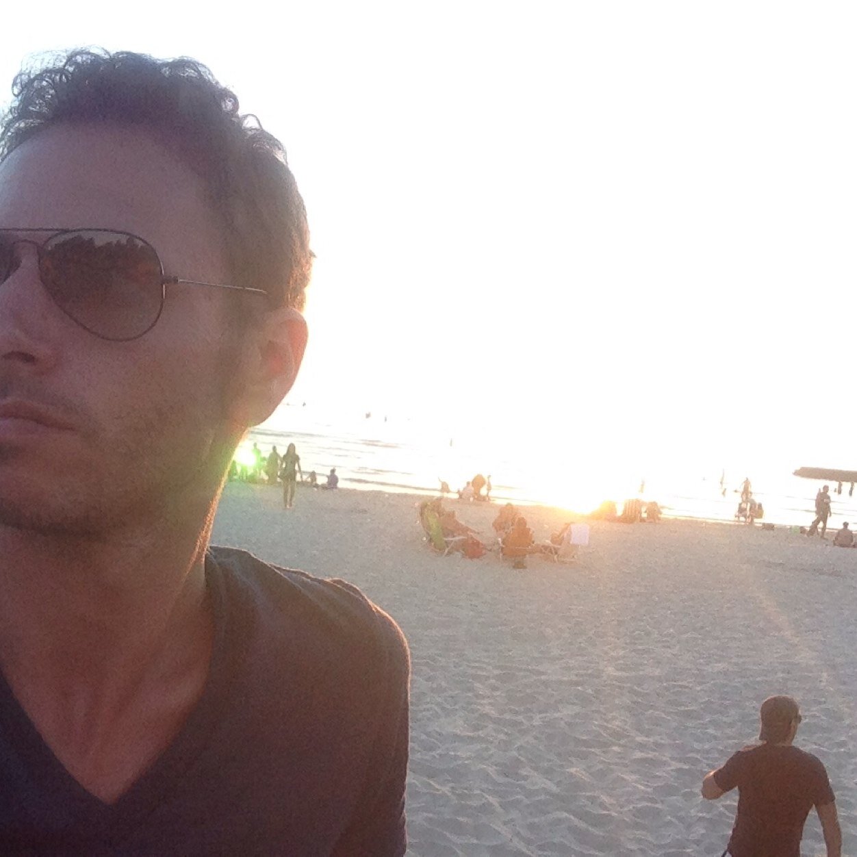 Scientist, former American expat in Paris, Francophile, comedy-writer.