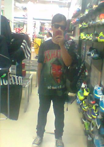 Gloria, Simple Plan, blessthefall, Falling in Reverse, KsE, Hollywood Undead, John Wayne, Asking e claro Suicide Silence, 15 anos @_ngeftic ♥