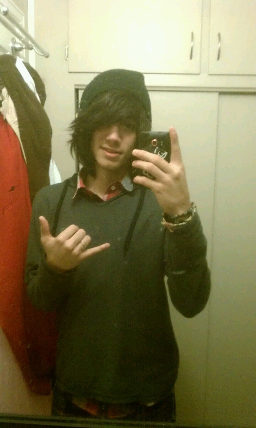 eazybake_'s profile picture. Hi Im Aaron and I am the Bassist for @RedDilemma :D