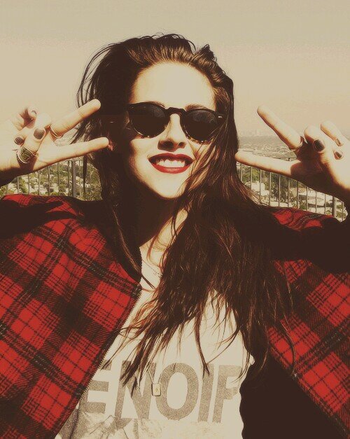 Twilightlifee's profile picture. El amor es irracional, cuanto más quieres a alguien menos lógica tiene todo.