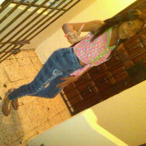 -Me Gutta Hacer CorO • -lO Que ttU CREA DE Mii ? ME Dah lO MiismOh ! • -[VivO Pa Mee]! • -Amii nO Me ImpOrta lO k Diqa Tuu' [♪] • -SelOsa' COn lO MiiOh' ; -