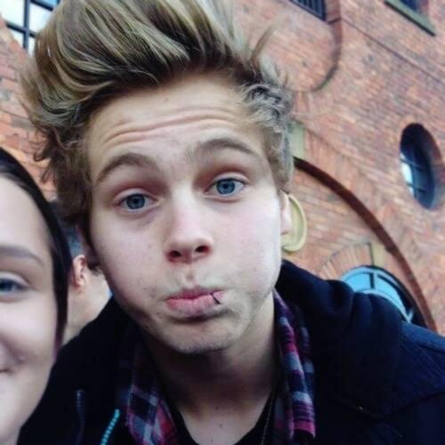 ODAO,UJAM Y 5SOSA RLZ !
Mrs.Styles Shelley Hemmings