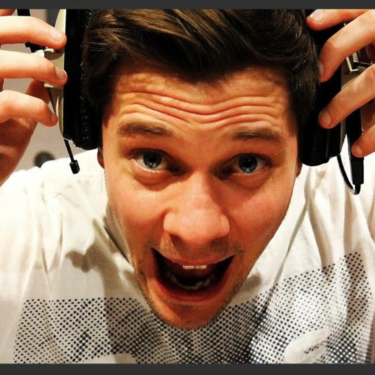 phocusphox's profile picture. UX Designer. Tweets about design, running, horse racing and Spurs.