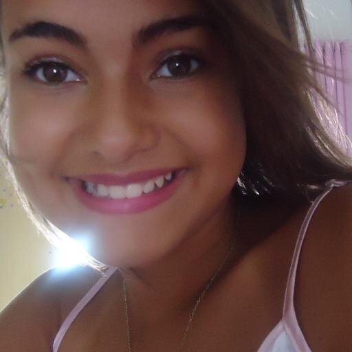 Sorria bonito e deixe os outros quererem descobrir qual é o segredo que faz você rir. / http://t.co/0diNUBnkY2