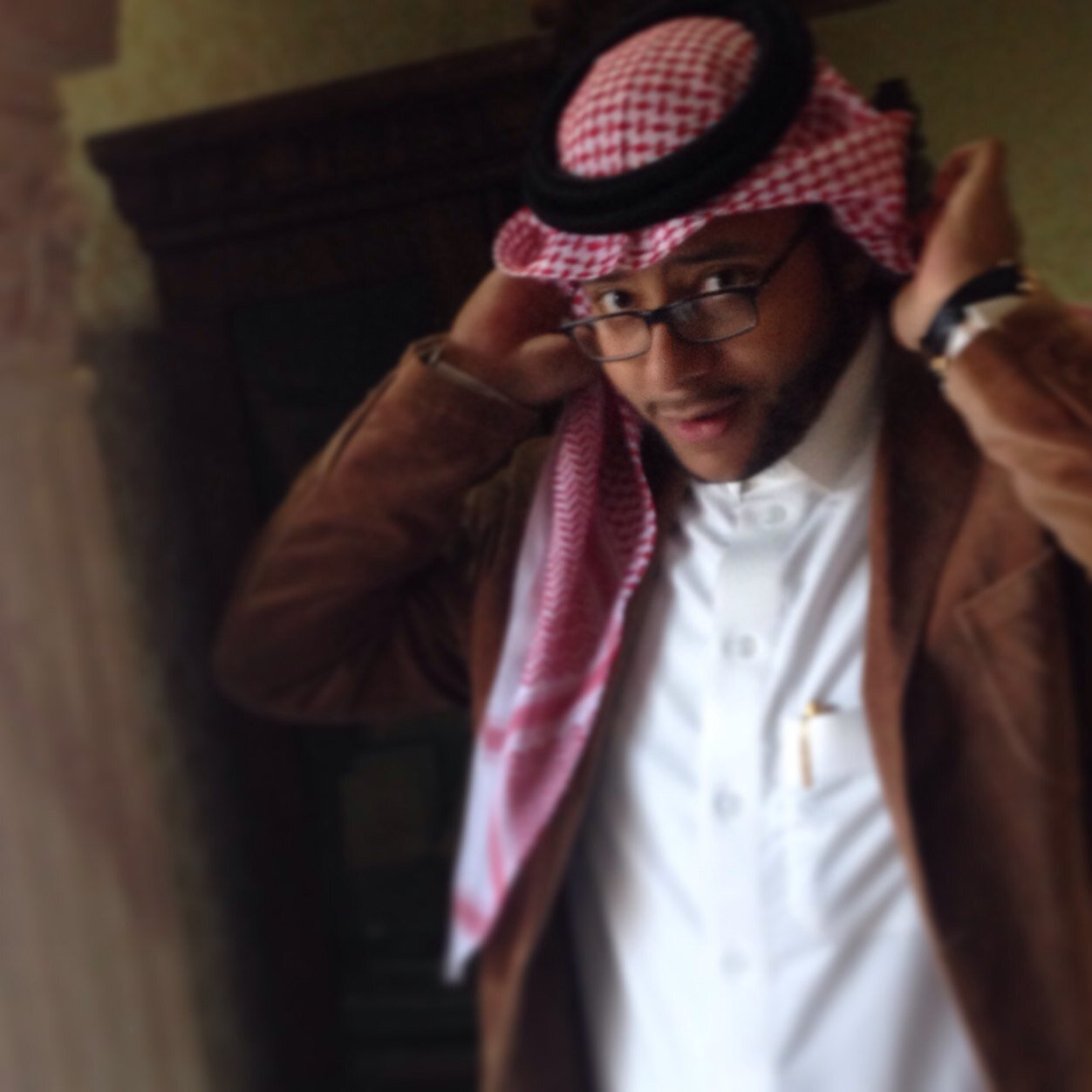 لا تحكم علي ..من مواقع التواصل الاجتماعي ولا تحكم علي ..من الحياة الواقعية لا تحكم علي أبدًا .. انشغل بنفسك الله يشغلك ~ ♡♡' وترآني آحبك