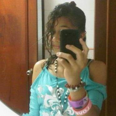 ~~Mi Sonrisa :) No tiene Nombre Pero Si ApellidO ~~ 
:3