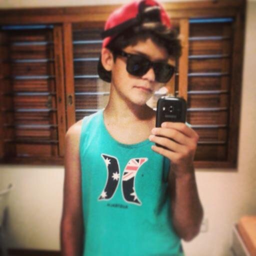 ''gaúcho, 14 anos, solteiro :3''...whatsapp: (51)9279-1371 facebook:https://t.co/yJ5BgD1P9o  ask:http://t.co/hSwO7j2PFF