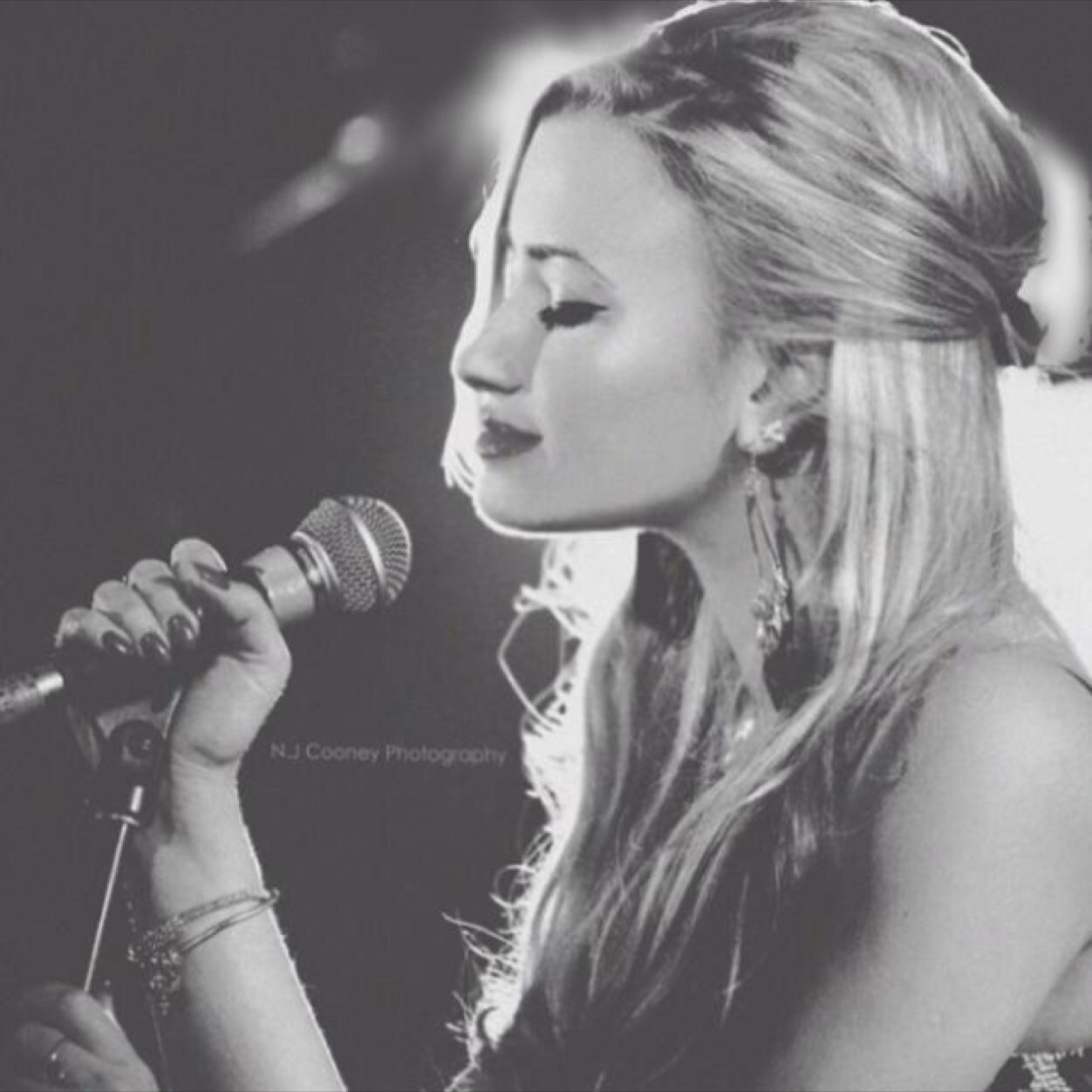 Si_Si_Rae's profile picture. Singer. Scotland. Smiler. Search SiSi Rae on Facebook. Si_Si_Rae on Instagram. Debut single 'Freak' is available on iTunes.