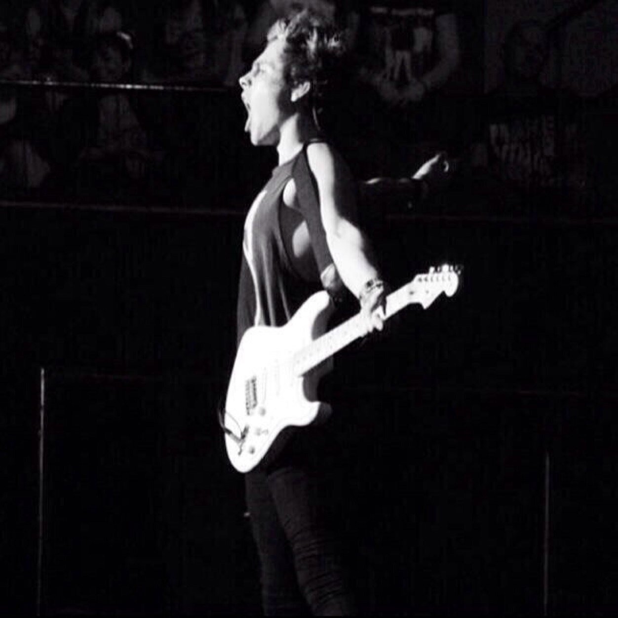 Please follow @fondluke :) she gave you this free follow and would appreciate it. ily thanks.