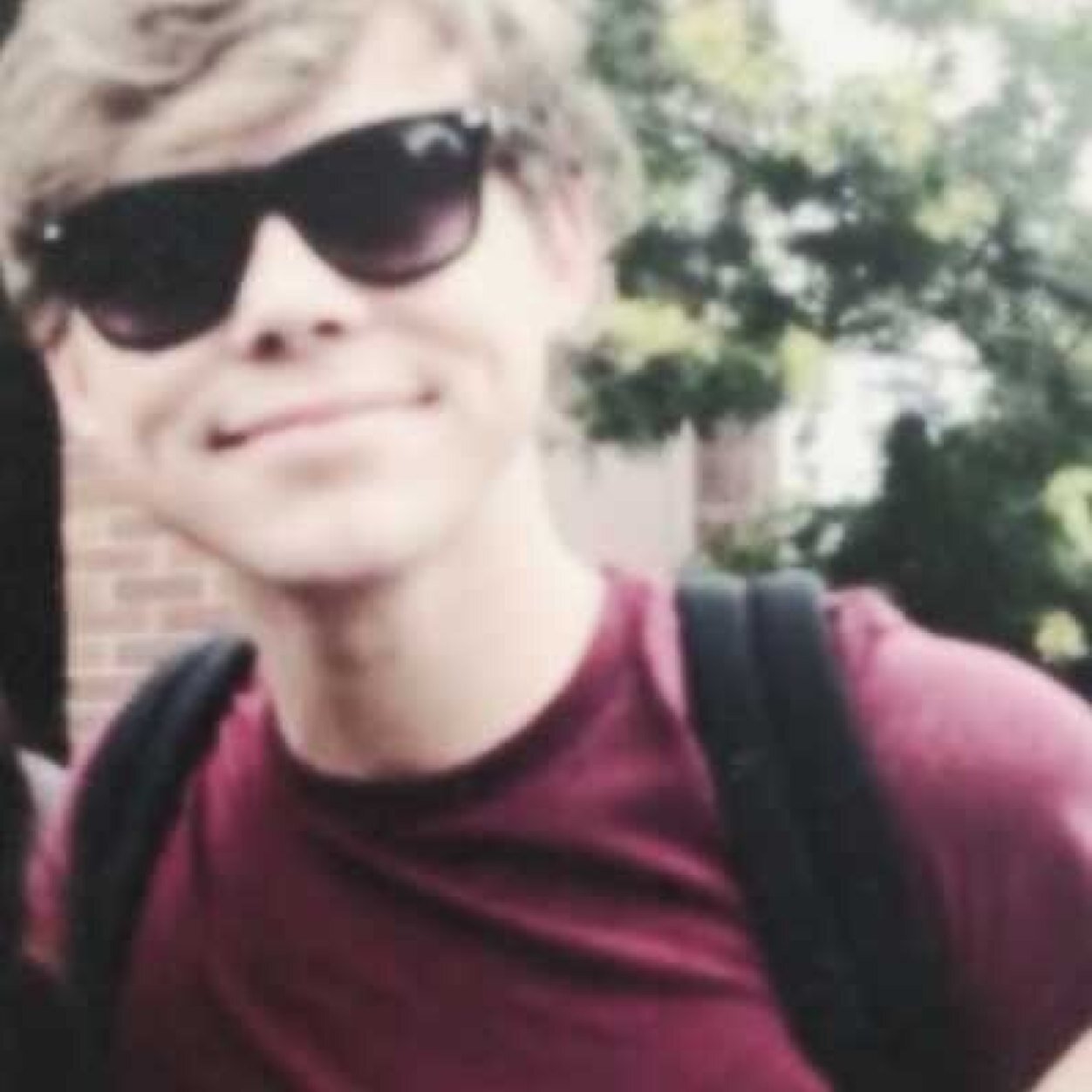 Free follow from @oldschoolirwin i follow back on it! Ask for a DM to Luke or the band acct!(:
