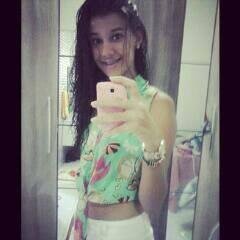 Um dia a gente aprende a conviver com uns e sobreviver sem outros.