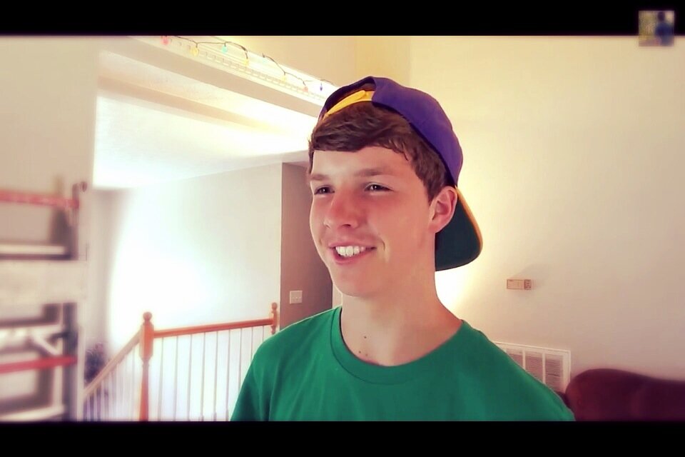 Filmmaker on YouTube. #smsmmw3 Living everyday in the foot steps of the Lord.