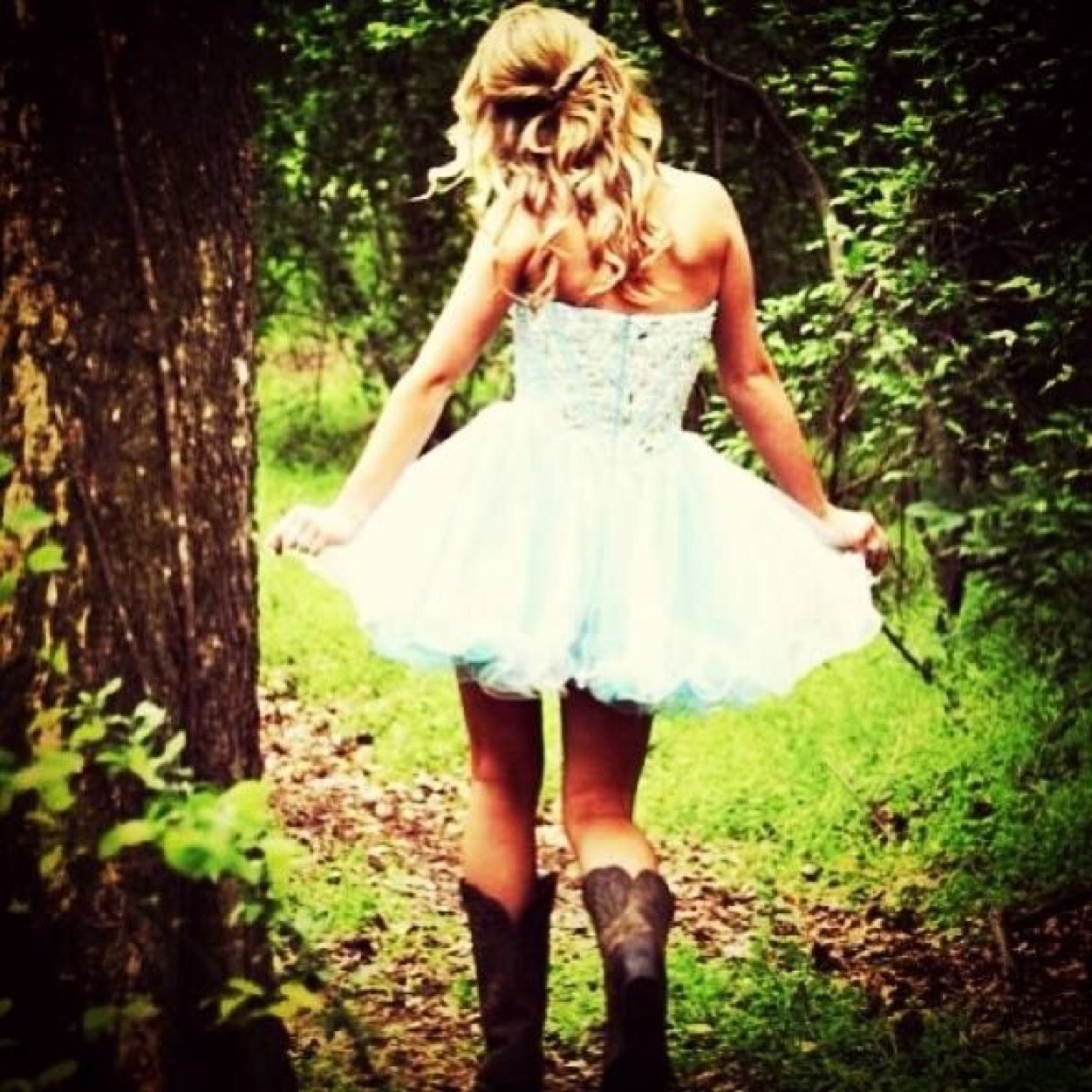 CountryNdClassy's profile picture. Pretty as a Peach | Tough as my boots | 22 |Nursing student | Get to know me | ❤️