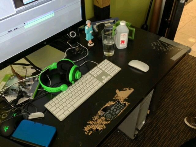 gavins_desk's profile picture. Just a new desk trying to fit in the new Acheivment Hunter Office