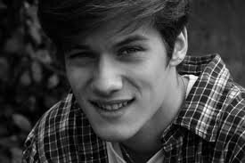 Je m'appel Maxime et je suis fan des 1D . J'adore Justin Bieber , Selena Gomez , Kev Adams , Tich , Mister V et beaucoup d'autre . Vive les concerts ! 1D Juin !
