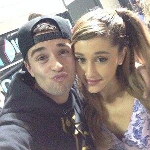 I Love ariana grande she's the best my princess, i lover her voice I LOVE YOU ARIANA ,PLEASE FOLLOW ME