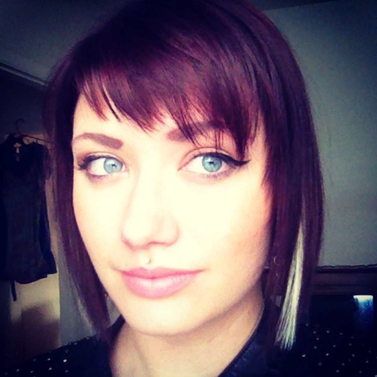Bartending Queen. Wanderlust gypsy. Circus freak. Art curator. Always more. http://t.co/0cAijxjvuU FB: MandieLynn1