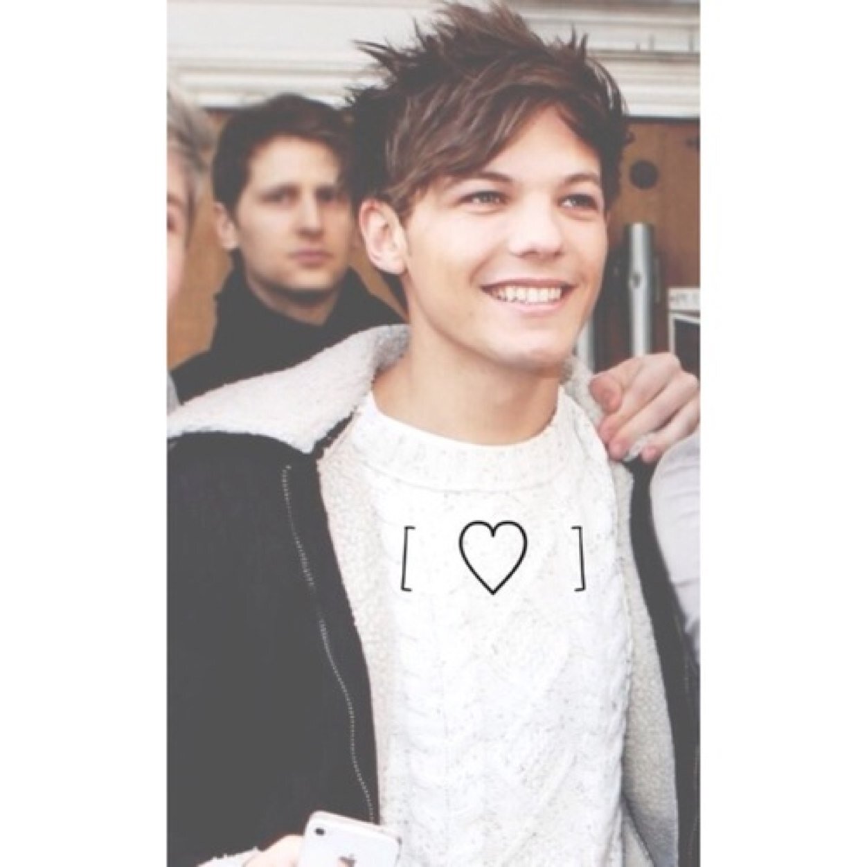 hi guys :) please follow @nikenixll because she is almost to her goal AND SHE FOLLOWS BACK! thank youuuu babes you wont regret it i promise!!