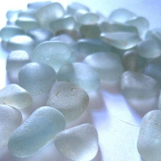 EXPERIENCED #SEAGLASS SEEKER. SEA  SELLS #BEACHGLASS BORN OF NORTH SHORES.