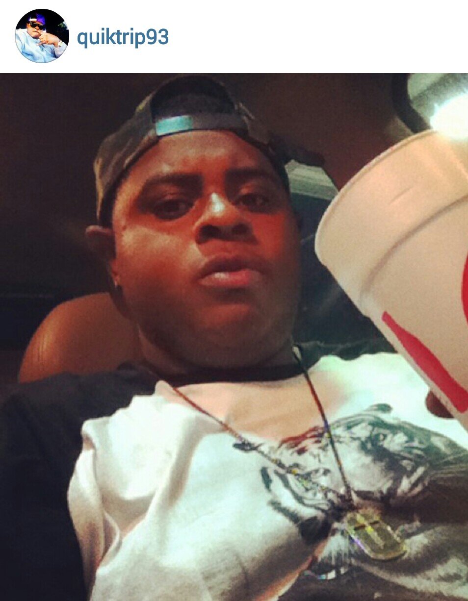 Yeah its QuikTrip, yeah its Qubie no huddle u need new D. kuz I'm makin plays and stackin yards... I think I'm RG3