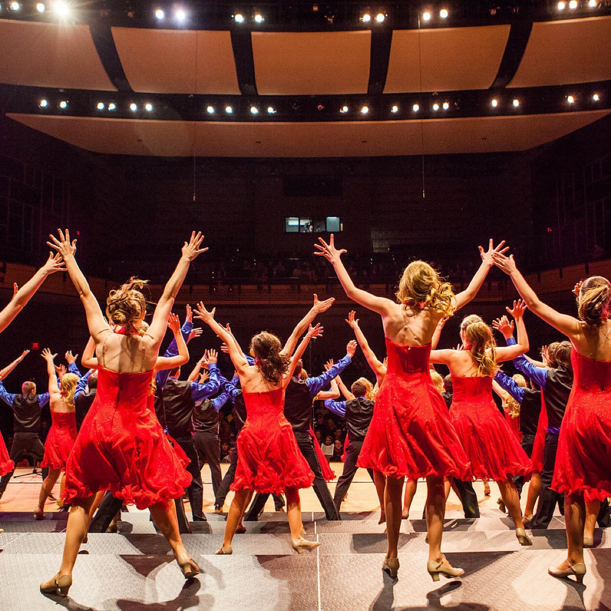 We are everything show choir - its a way lf life! Got a compliment, crush, confession or criticism? DM us and it'll stay 100% anonymous!