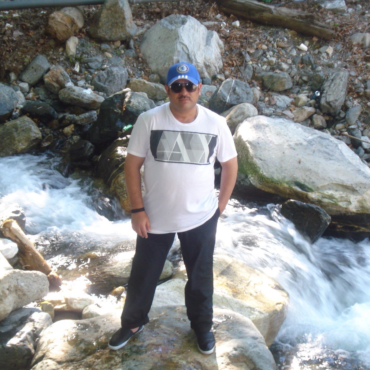I'm Employee at Saudi Aramco , I like socer game my favorite team is Alettifaq