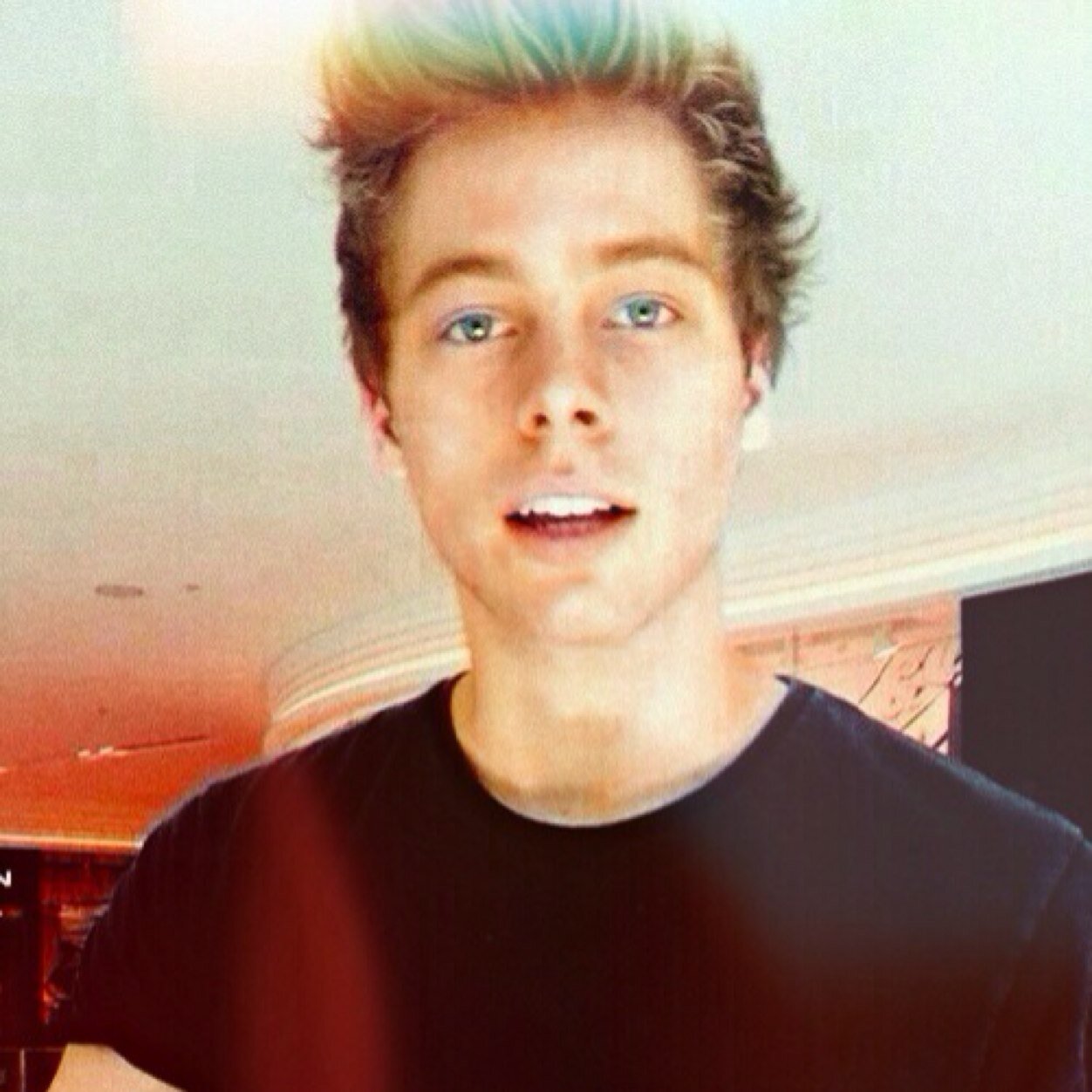 @cutiehemmos @SF5SOSUpdates
(THEY BOTH FOLLOW BACK)