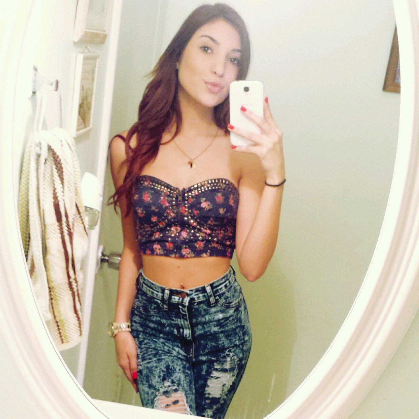 New twitter. IG : danielaq__