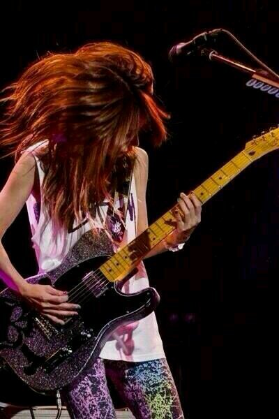 SCANDALファンです！SCANDALが奏でる音楽は世界一だ！俺はSCANDALを応援し続ける！SCANDALとmiwaファンです。大切な彼女と結婚します！絶対君から離れません。約束する
