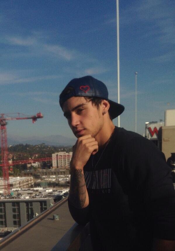 since i gave you a free follow can u pleasee follow @JXNOSKIANSWIFI ily