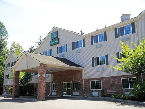 GuestHouse Inn & Suites Tumwater/Olympia is located just off I-5 at exit 101. Relax in our spacious rooms and enjoy breakfast, indoor pool, hot tub, and more.