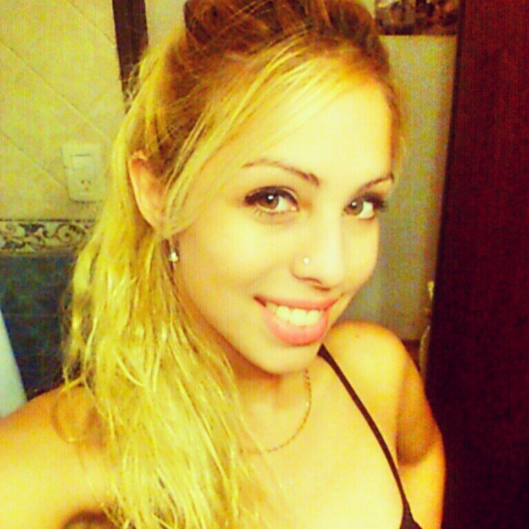 Feliz de vivir esta vida, disfrutando cada instante, viviendo sin miedos,  siempre dando y amando hasta que no haya un mañana.